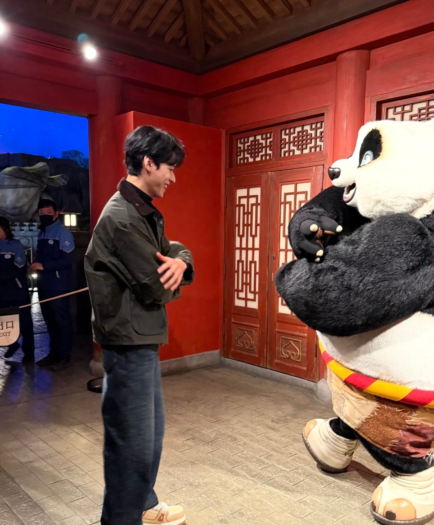 所有人都在龚俊 龚俊眼里只有阿宝 这图上有两个人都很萌！ 