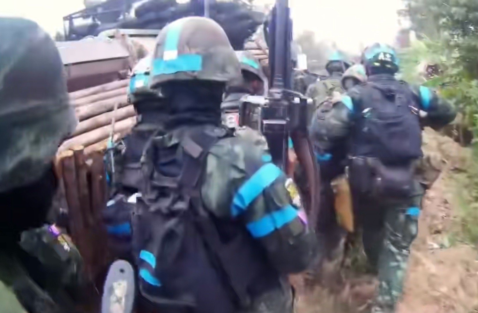 烽火问鼎计划每天认识一件兵器 泰国军队在实战中使用的蓝色识别带相比俄罗斯/乌克兰