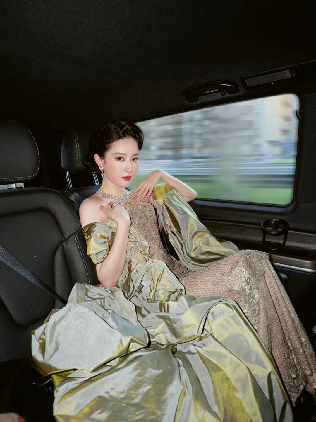 刘亦菲缪斯女王 刘亦菲的美是可以传世的光影流转间，刘亦菲把东方古典美演绎到了极致