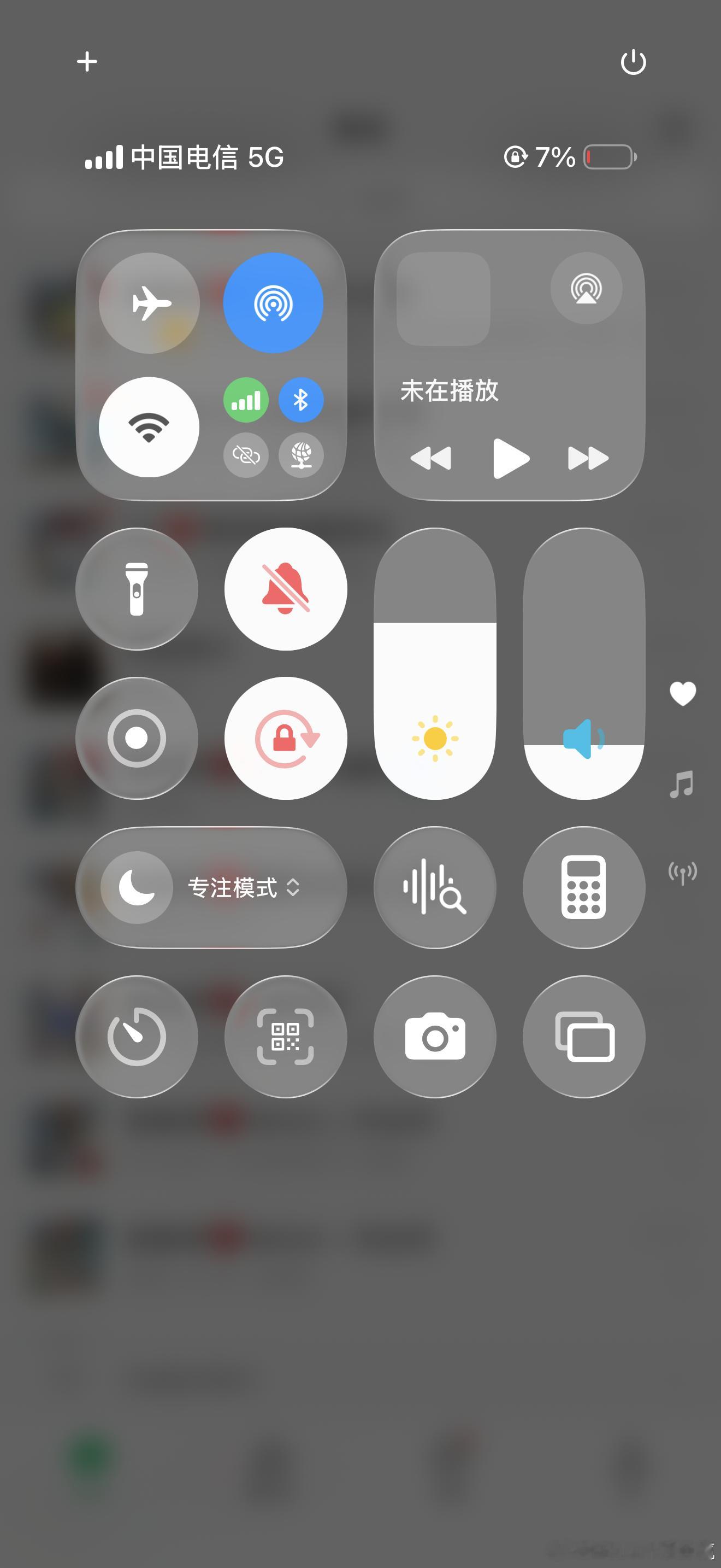 别人说为啥我开纯电车续航快只剩下0的时候都不焦虑其实我手机也是…出来出差忘带充电