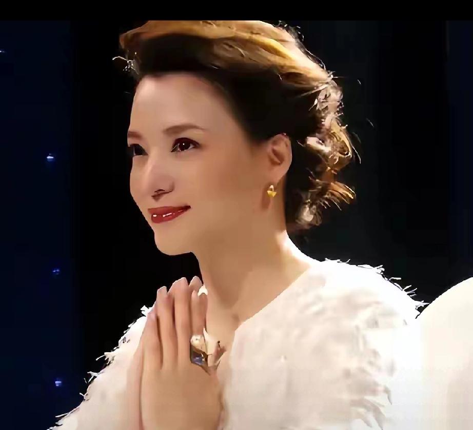 丈夫负债缠身，母亲抗癌七年离世，53岁董卿淡出央视真相曝光
 
       昔