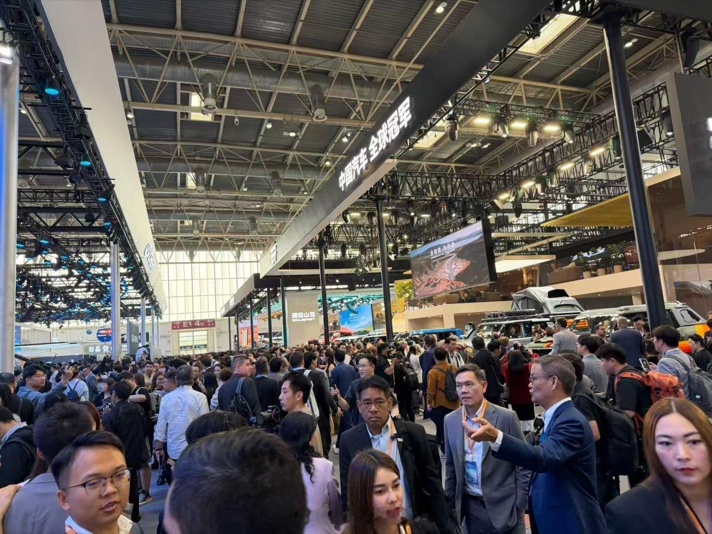 2026北京车展，中国智能底盘集中亮相，全线控、主动悬架、AI预瞄控制等技术实现