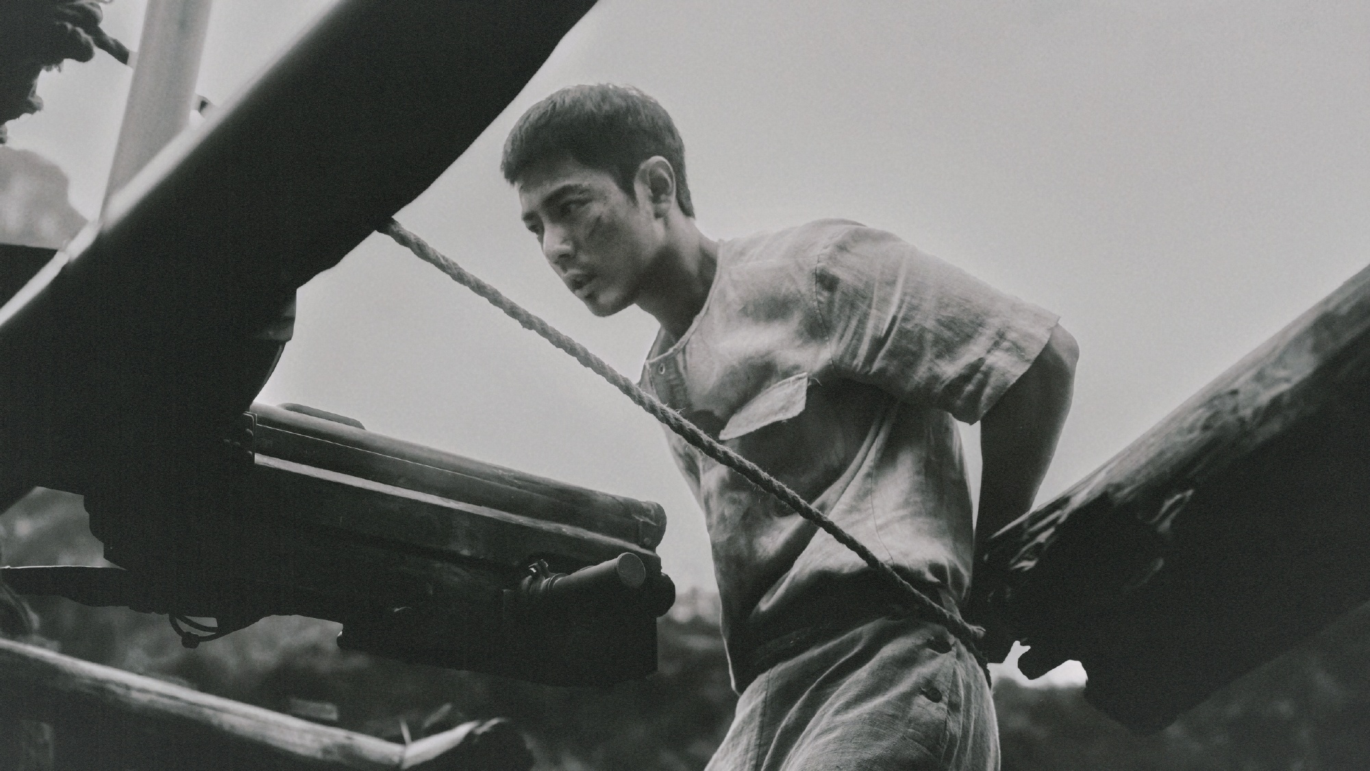 怕到发抖还是站住了 