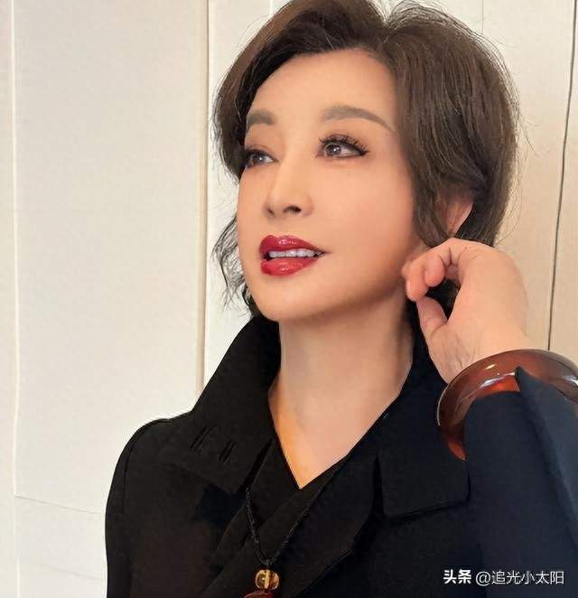 75岁刘晓庆屡遭造谣，亲情反转令人唏嘘