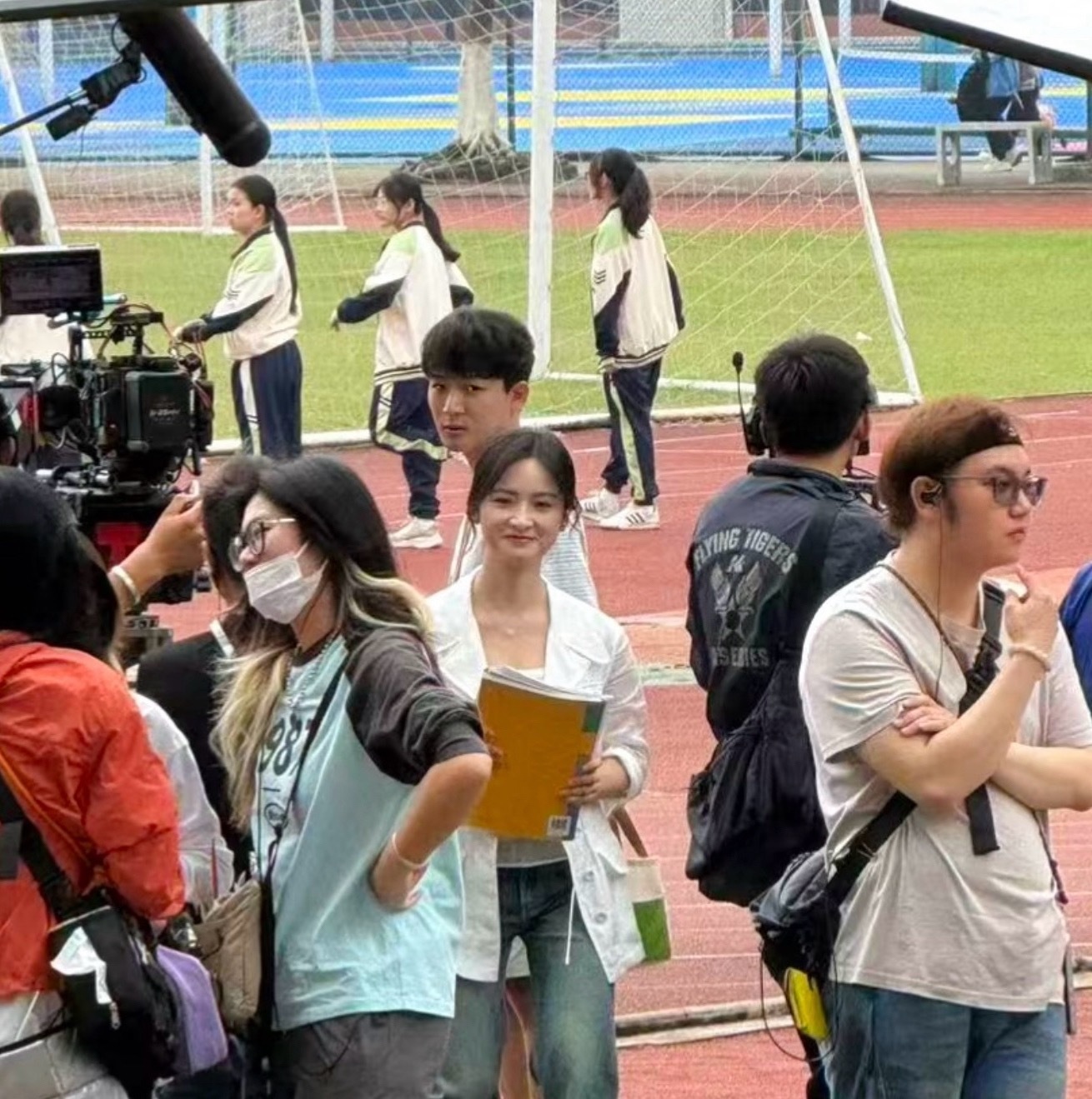 谁惹他了又拉拉个脸 