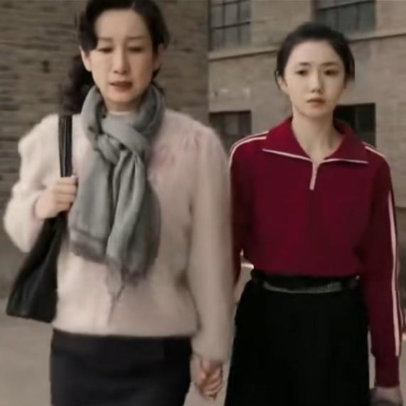 《主角》里花彩香的性格着实令人喜爱！她爱憎分明，说话极为干脆利落。就如第三十八集