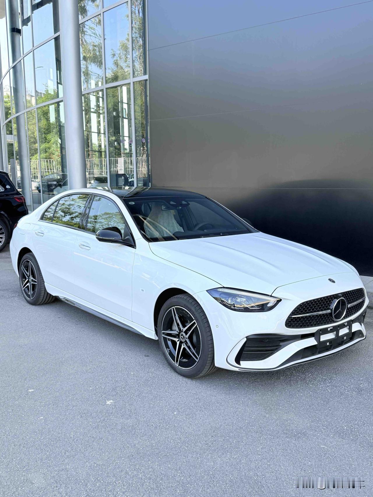 新款奔驰C配2.0T来了！宝马3系的对手这次认真了！

豪华B级车市场要变天了！