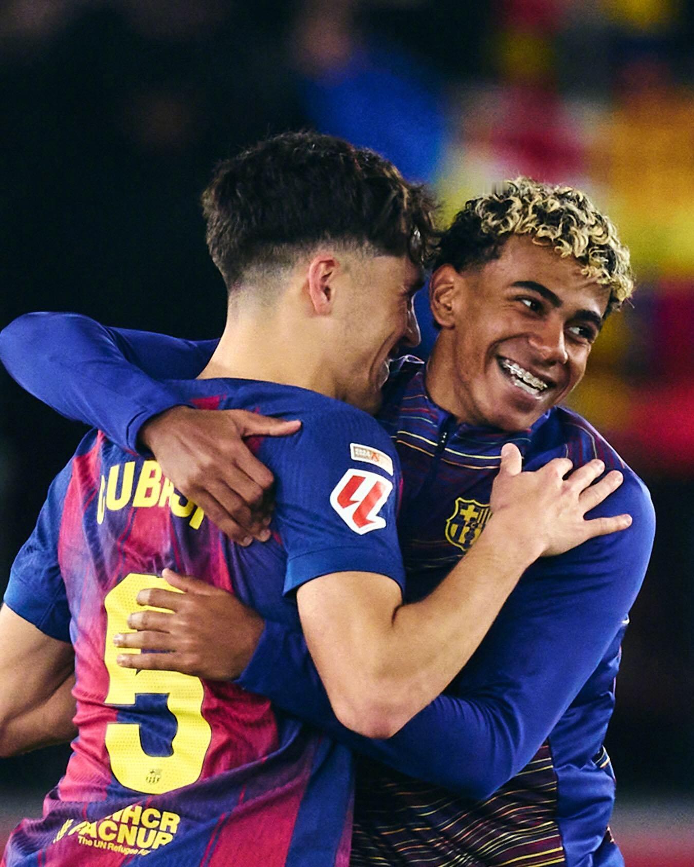 🎉祝贺亚马尔当选西甲四月最佳球员！🎉祝贺库巴西当选四月最佳U23球员！巴萨 