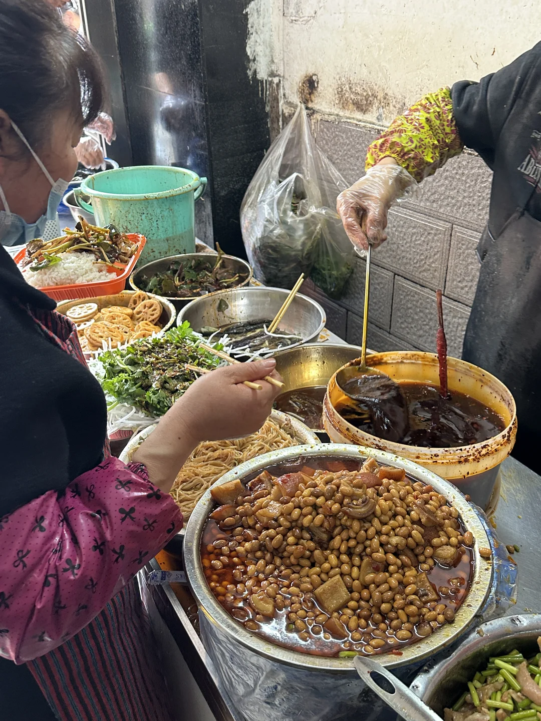 来重庆一定要吃的！！朝天门10元凉菜饭