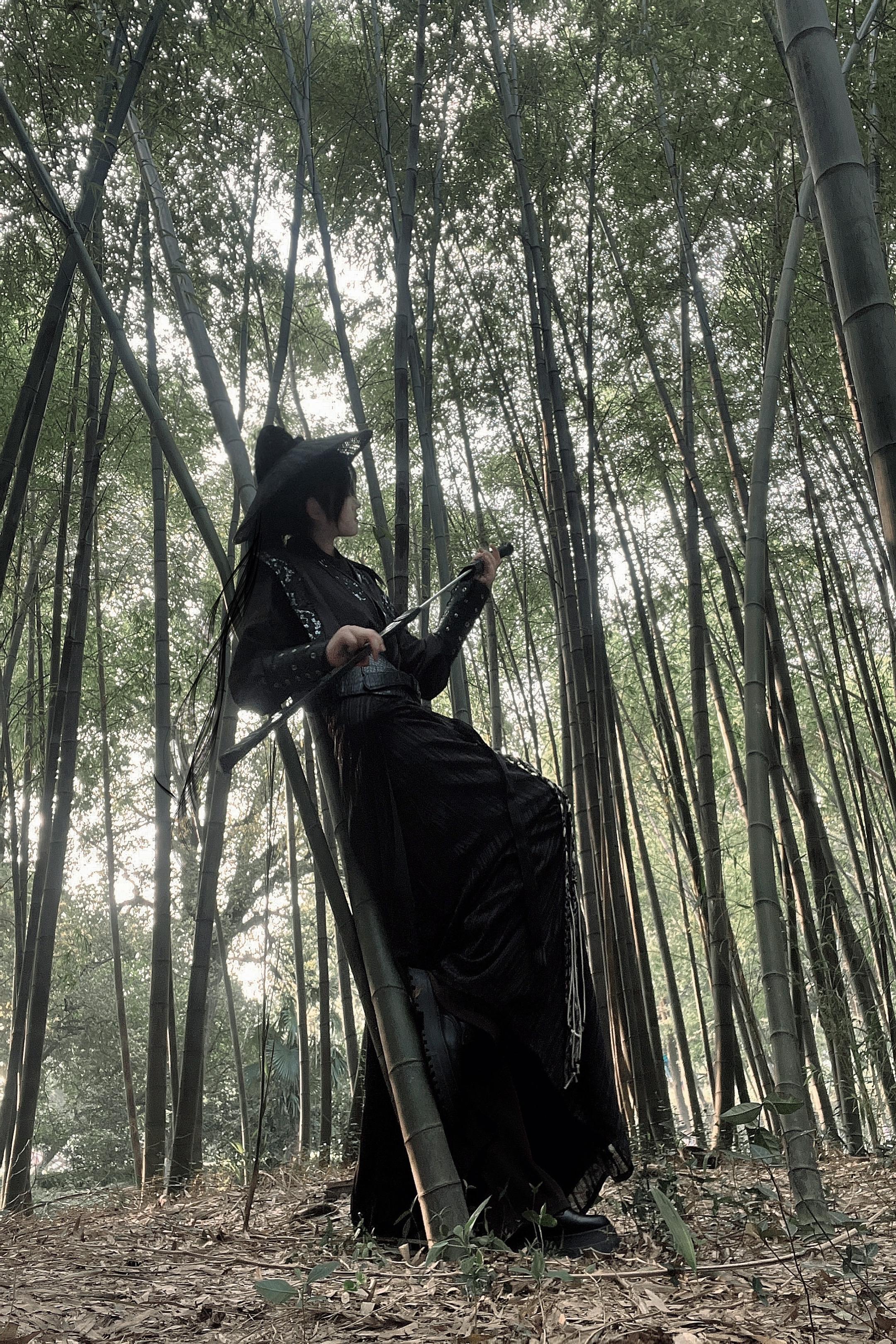 “前世债遇今生缘 手心纠缠着曲线”