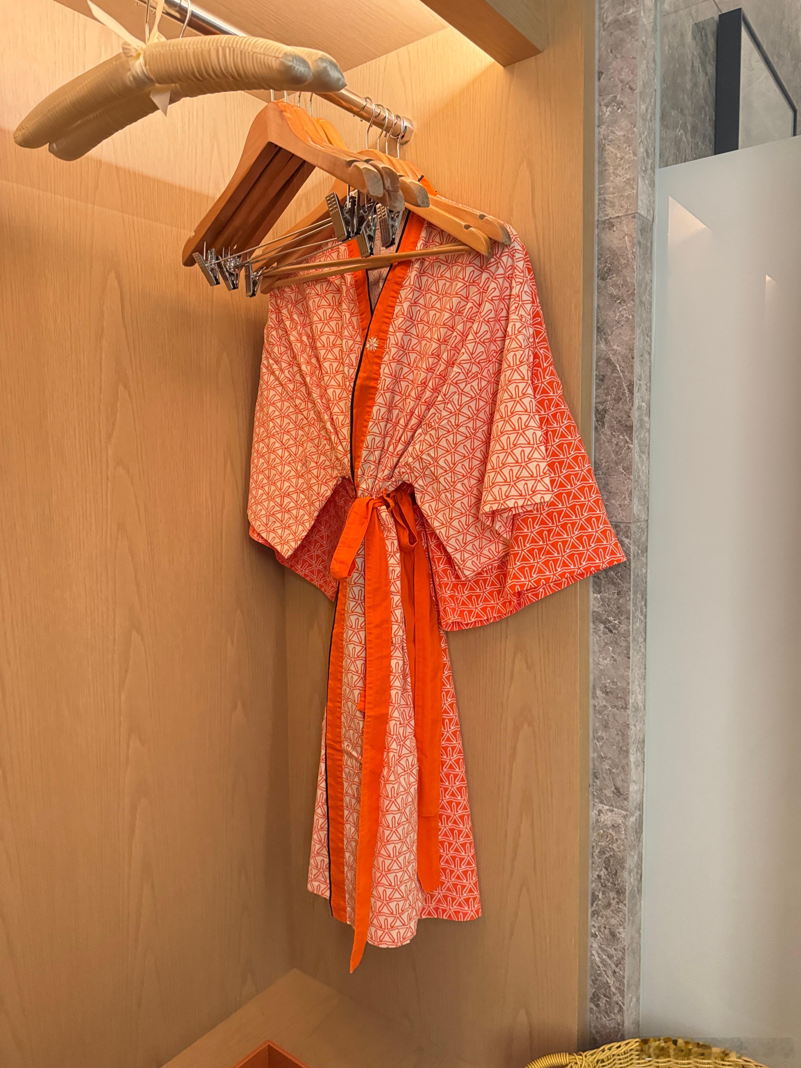 醒得早 我睡得晚 出差就是这点不好 