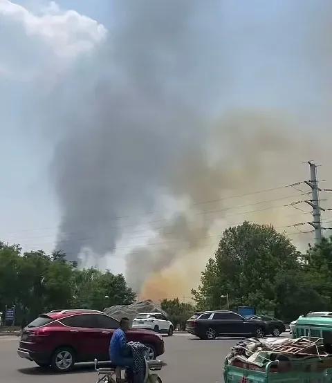 山东一化工车间发生爆炸突发！高密的一家化工厂，发生爆炸安全事故。爆炸引发的冲击力