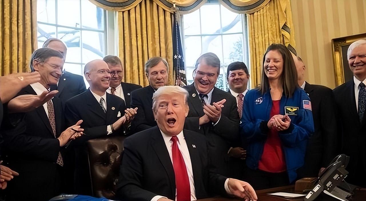 当年特朗普刚当选总统，局座张召忠就开玩笑说过，要是让他连着干两届，妥妥能把美国从