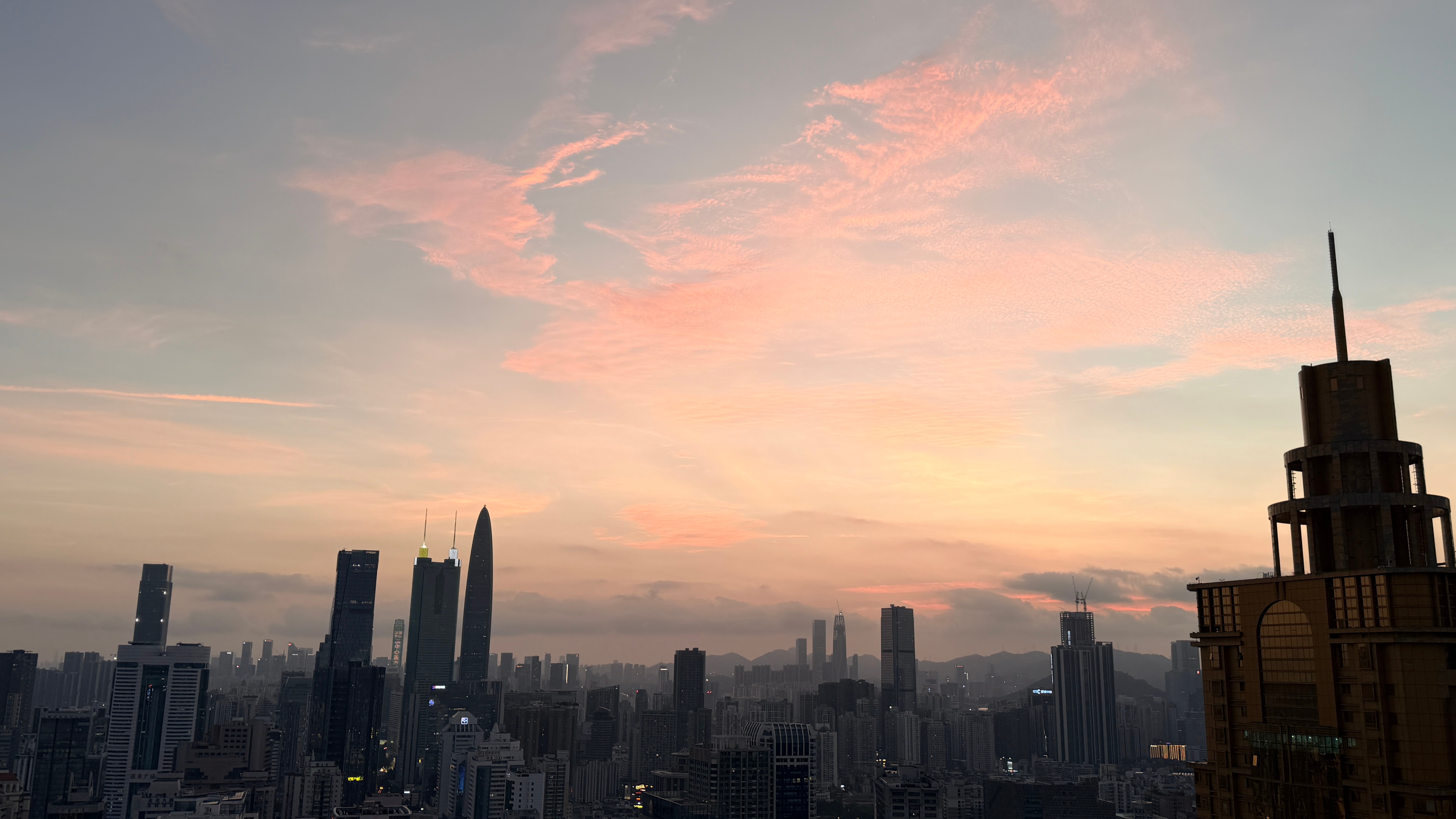 你看今天的晚霞像不像大鹏展翅落日晚霞晚霞落日归山河风景摄影