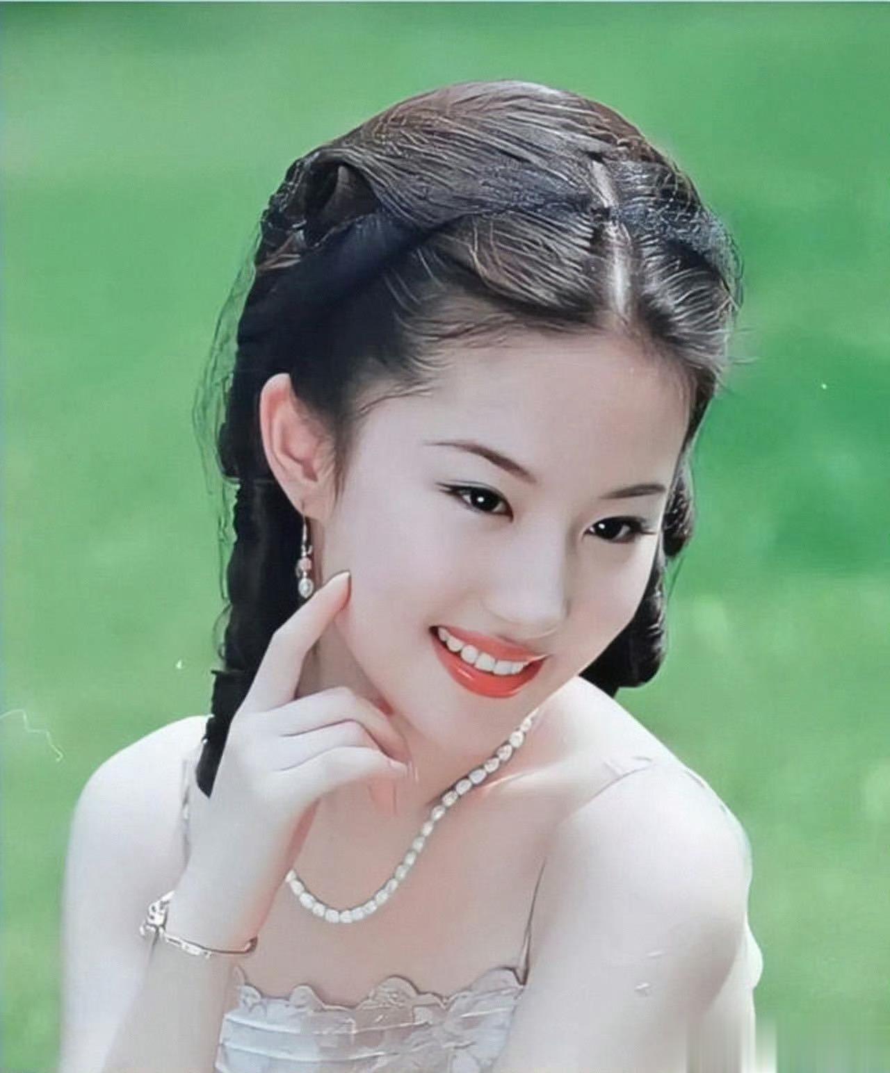 【#刘亦菲#•#早安#】唉…做女人什么样，成天在男人面前唯命是从，卑躬屈膝吗？我