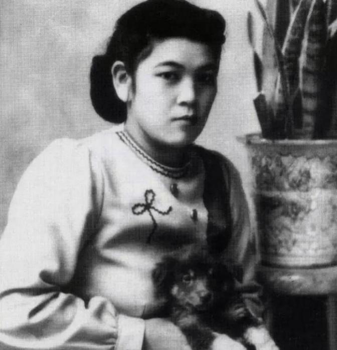 1944年，33名日本人流落太平洋荒岛。而在33人中，只有一名女性。6年后他们获