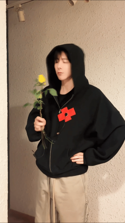 2.14 情人节！收到了刘宇宁送的黄🌹，这个浪漫的男人呀！[羞嗒嗒][羞嗒嗒]