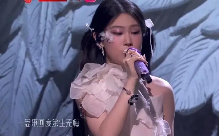 小沈阳还是太心急了不管之前有多少好感，看到沈佳润和毛不易同台演唱也忍不住了。毛不