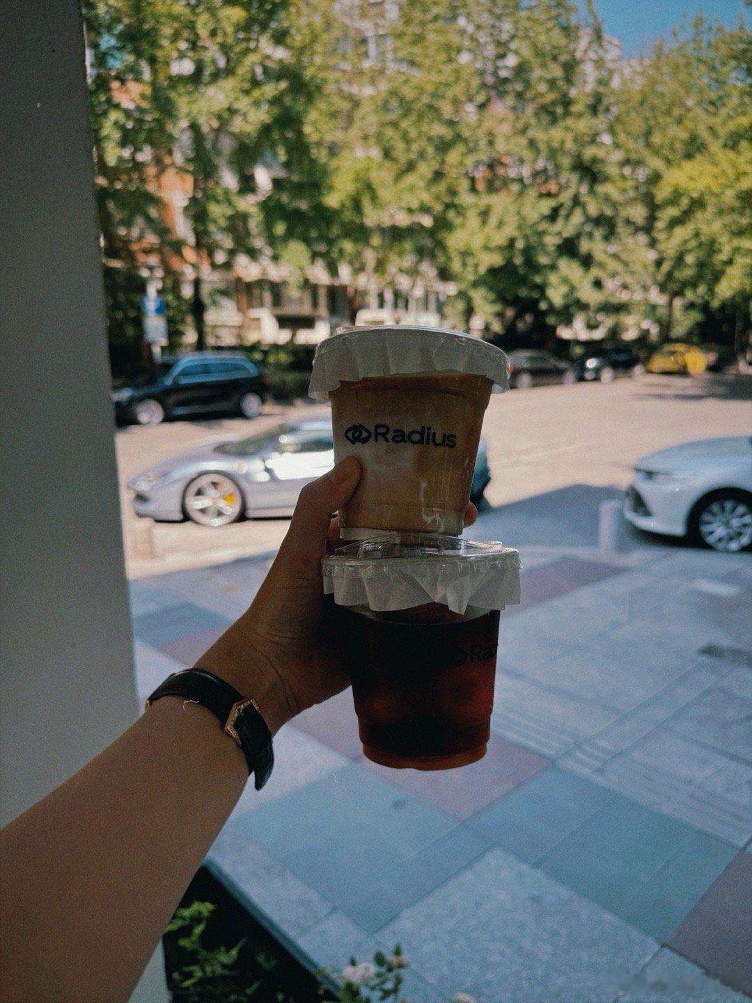 唤醒一天的是咖啡和声浪 ​​​