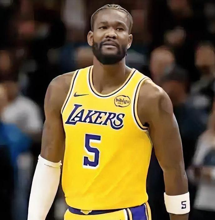 千里马常有而伯乐不常有
这句话在湖人队中
显现的淋漓尽致
雷迪克不能只靠队员激活