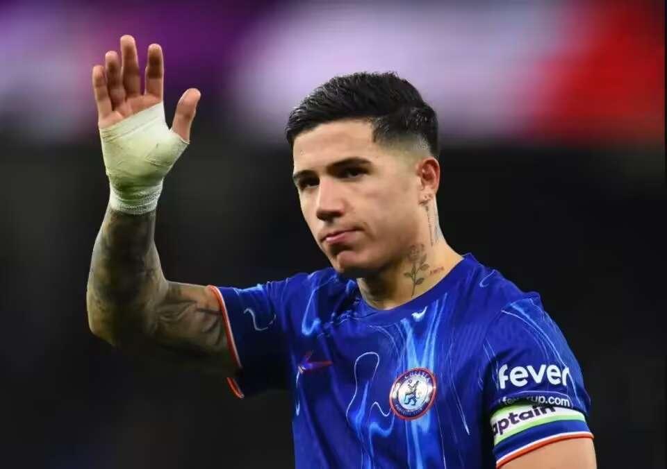 欧洲转会新闻！
★强强联合！
切尔西的阿根廷中场恩佐·费尔南德斯进入到巴黎的引援