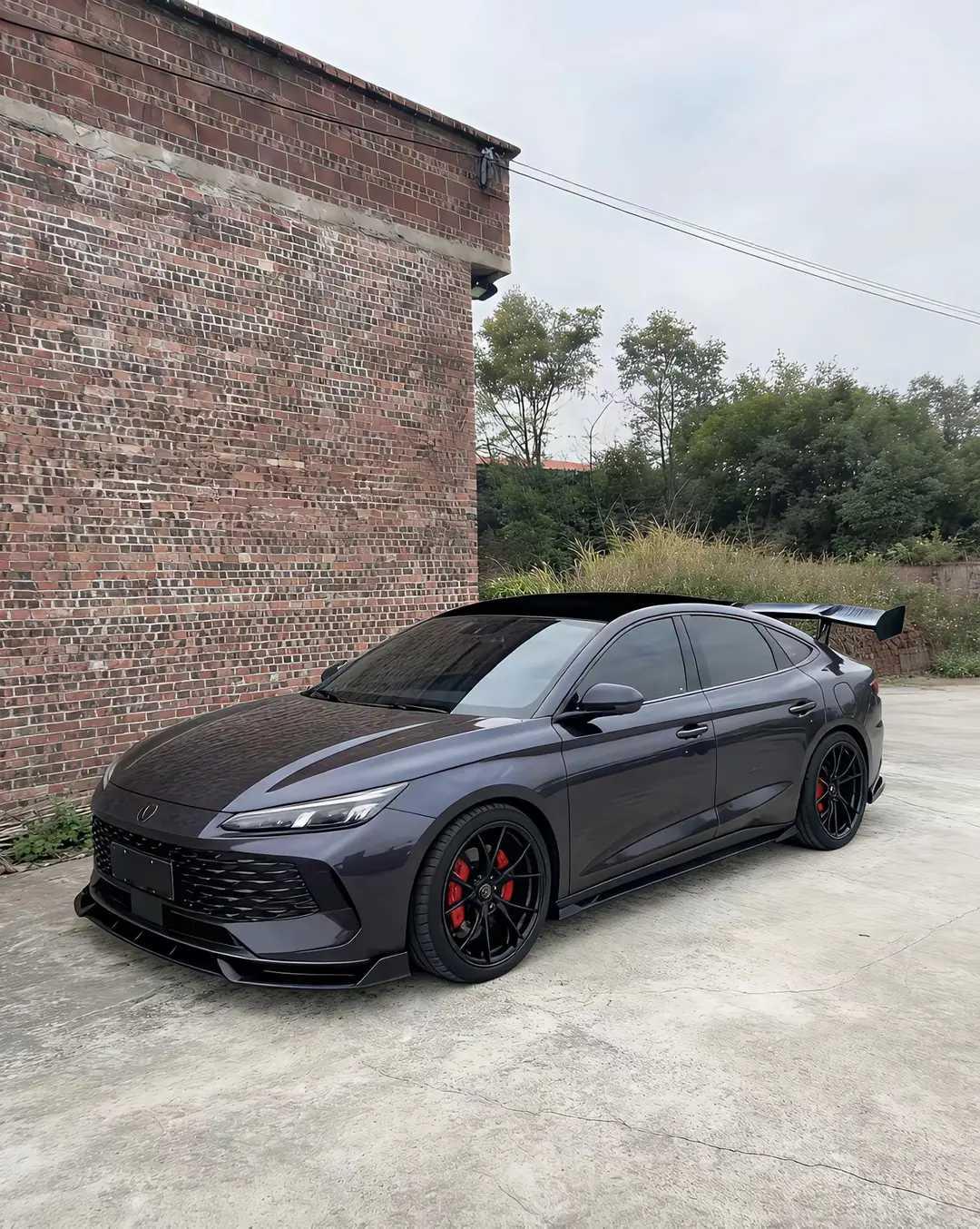 网友：这改装的是不是有点过了？