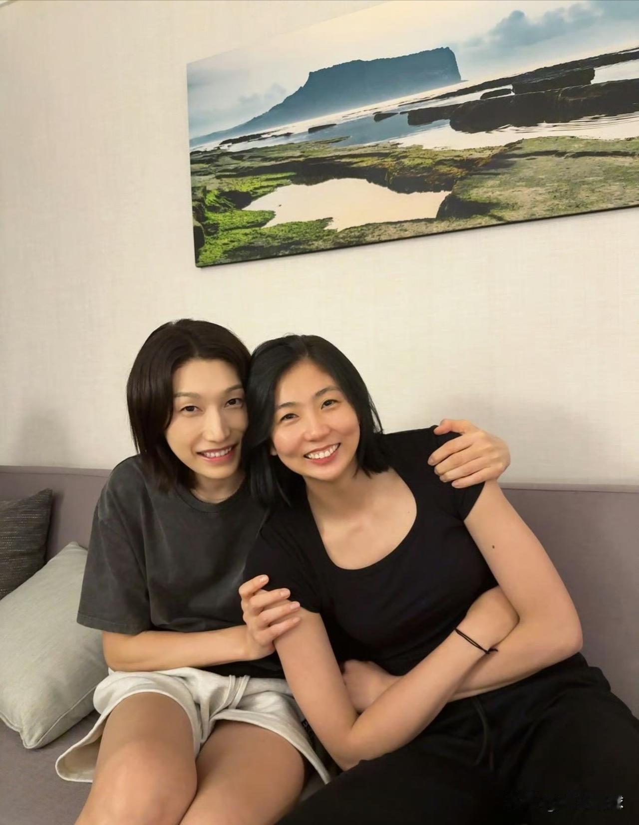 高意更新Instagram：“又是一次开心的见面～🥳快快下次见面吧✌️” ​​