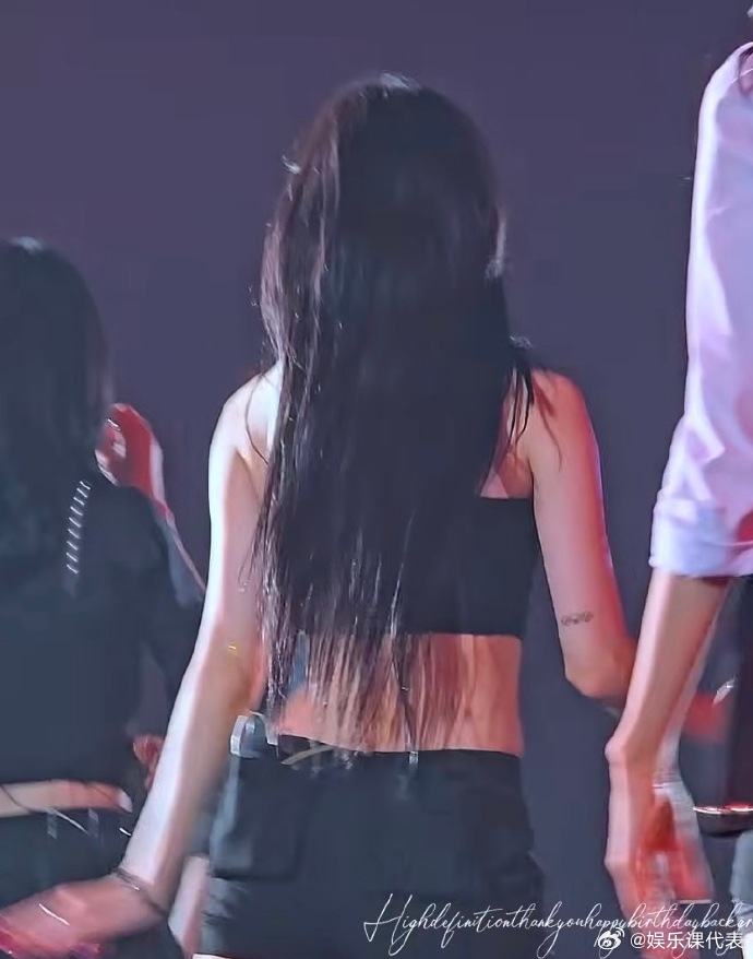 金冬天又露了小狗纹身 何意味？ 