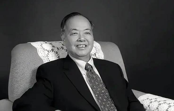 诺奖大佬费米怼哭李政道。太阳温度背得再溜，不如亲手算一遍
 
1946 年秋，2