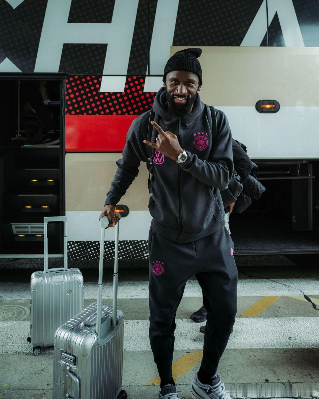 吕迪格: Off to Hungary 🇭🇺⚽🙌🏾 
