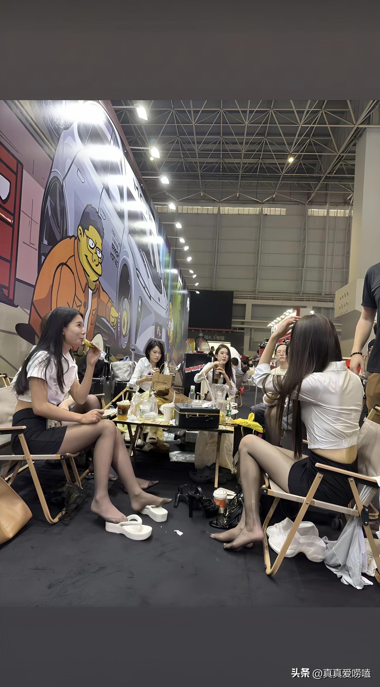 无意闯入车展后台，原来光鲜亮丽的背后，是这样子的！！！
