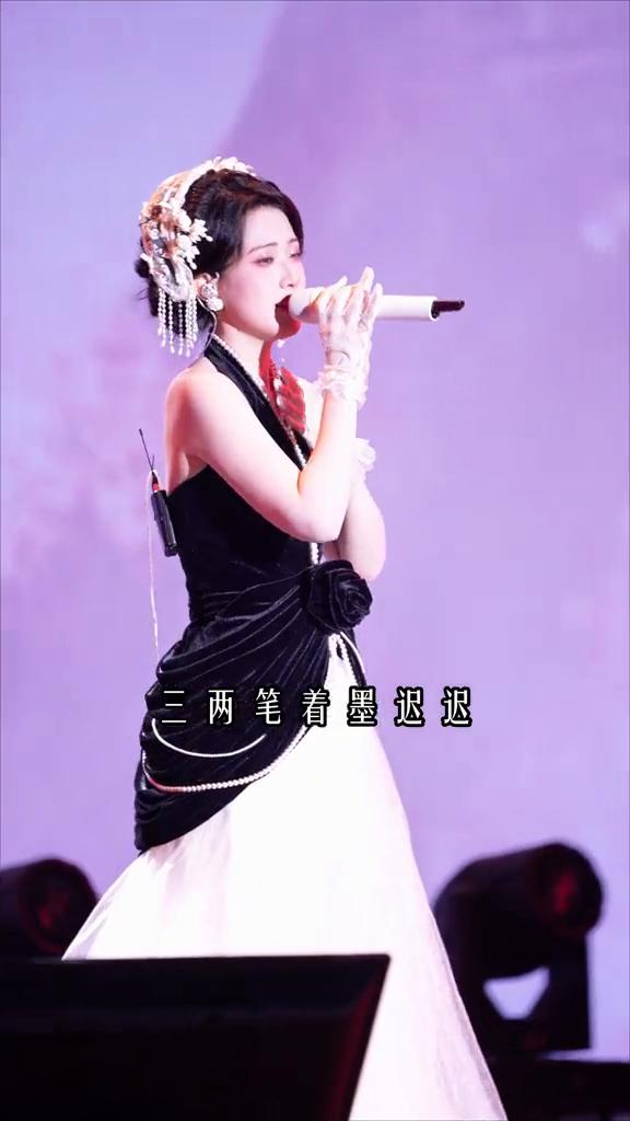 清风上南枝，梦中仍相思。等秋高看山势，再探故知。三两笔着墨迟迟，不为记事，随手变