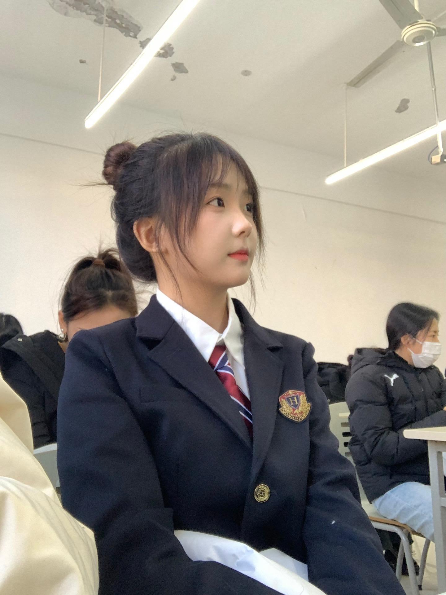 上课呢正 谁这么调皮给我打开了摄像头