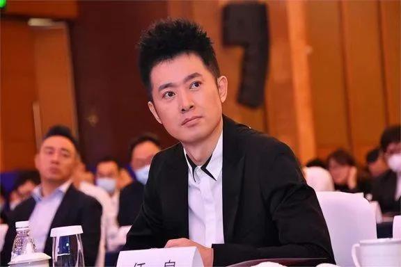 说到娱乐圈的著名投资人，老板。很多人都会想到任泉，胡海泉这些名声在外的。经常忽略