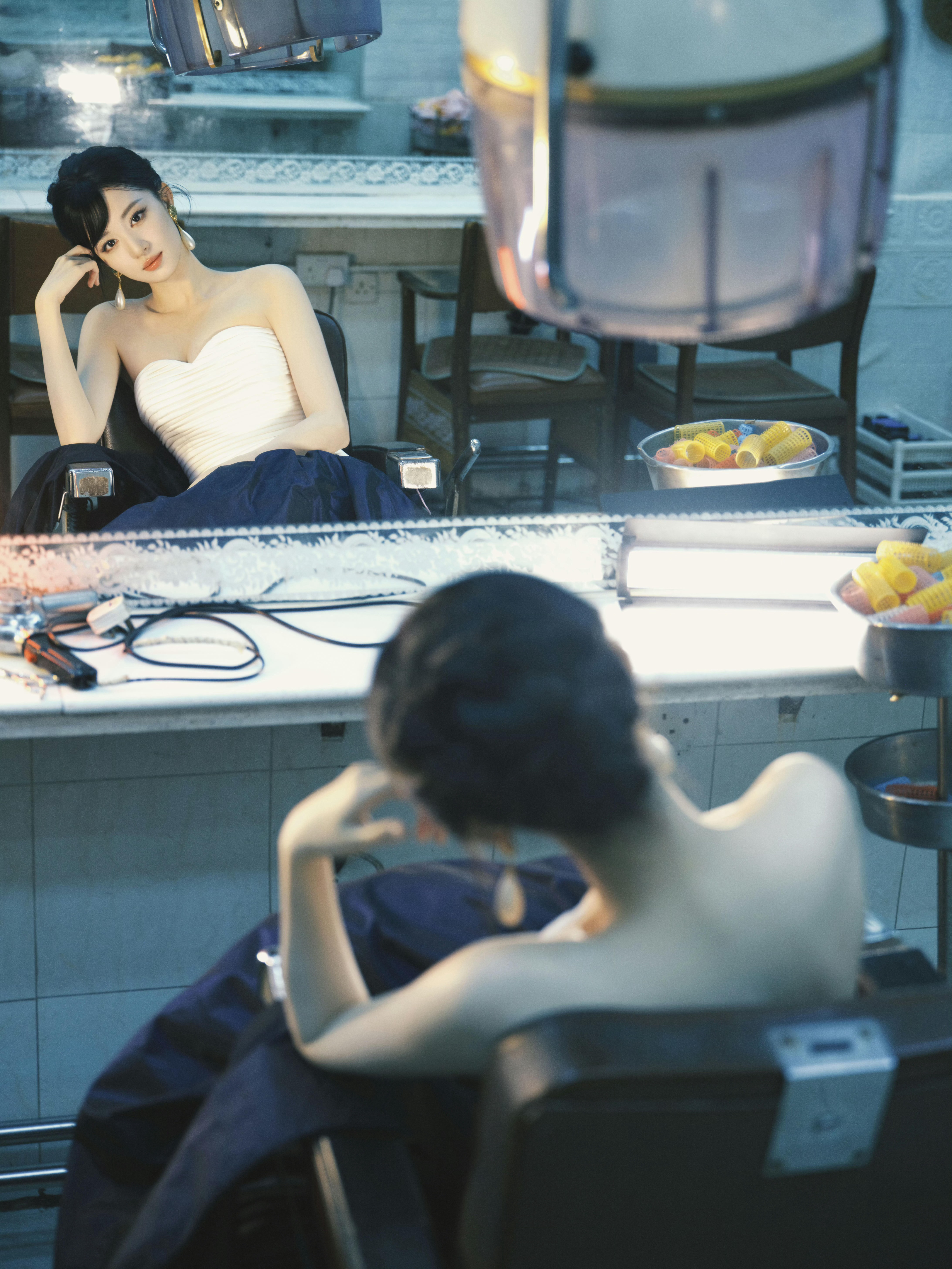 王楚然 小船美发屋做的斜刘海我宣布“小船美发屋”正式成为我们的团建圣地！等一个楚