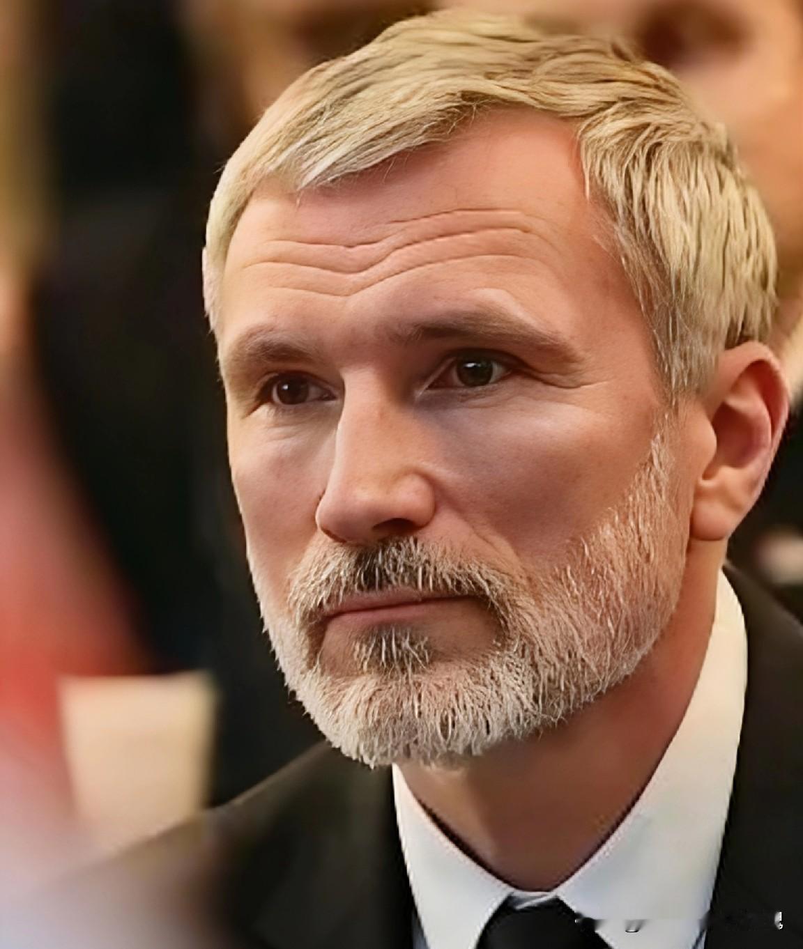 美俄要破局？俄大佬表态炸穿热搜！
 
谁能想到美俄矛盾直接飙到爆点？俄罗斯杜马国