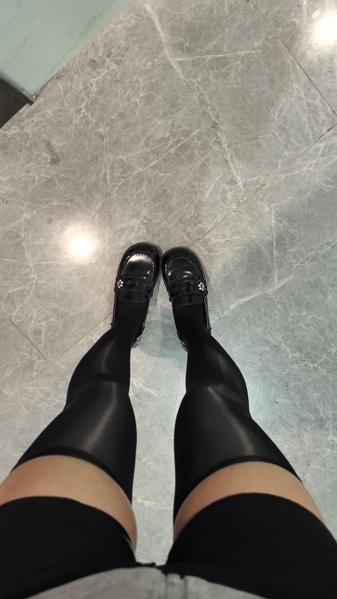 永远要对男人保留一半的神秘感，就比如我，只会告诉男人我90斤，剩下90...