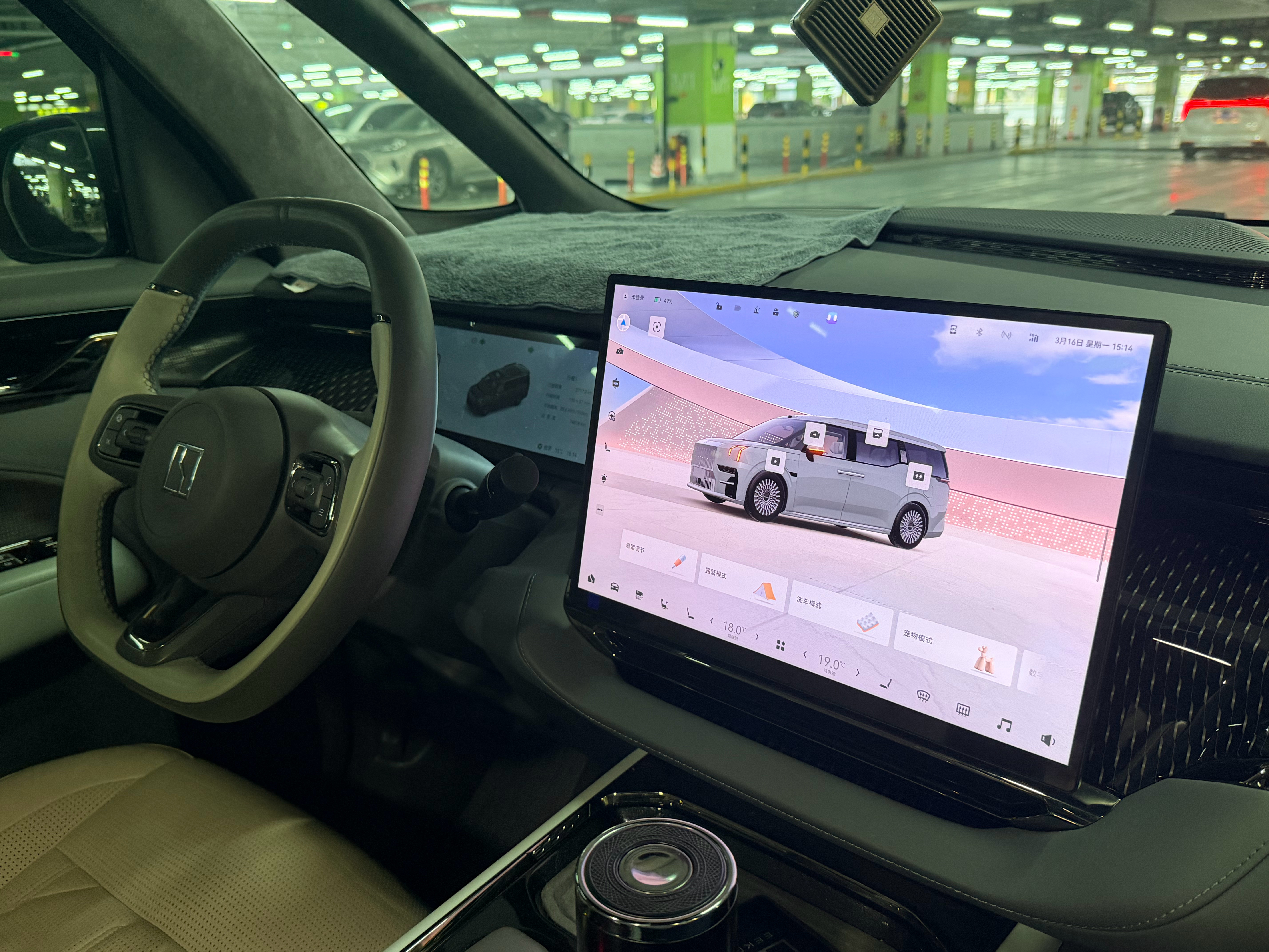 第一次坐极氪009，副驾驶的乘坐体验，会有一些比较明显的起伏感，后轴稳定感没有那