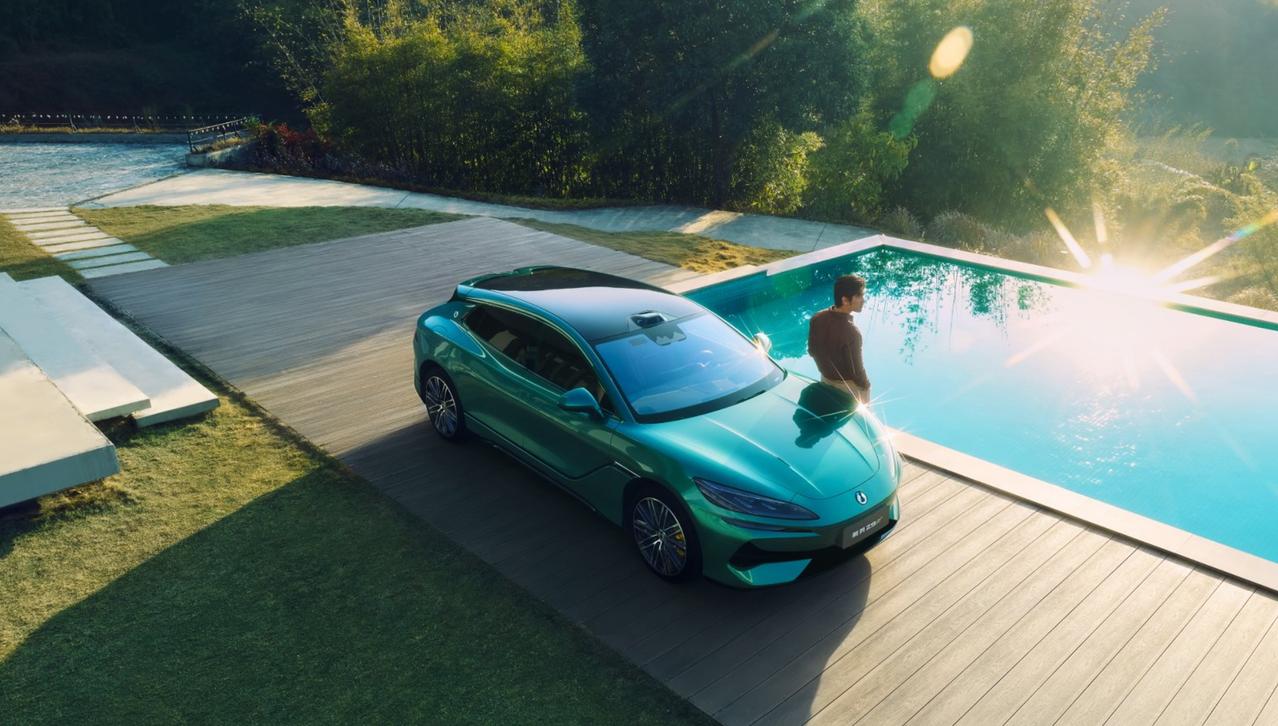 纯电续航1036公里，全新腾势Z9GT是认真的吗？
 
现在的新能源汽车市场，电