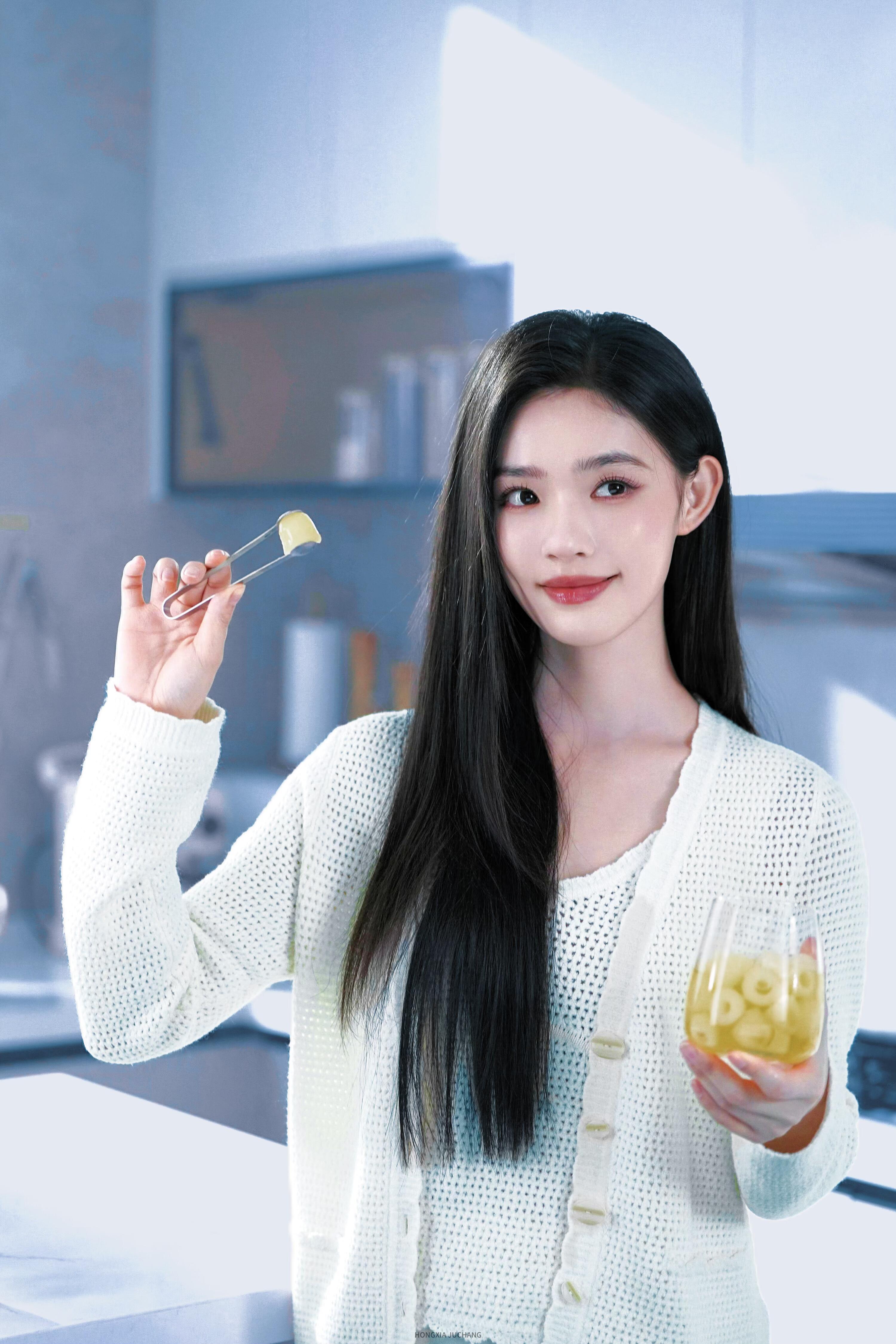 林允觉得听真话更重要 十年了，她还愿意主动去问“我哪里不够好”。不是每个人都能保