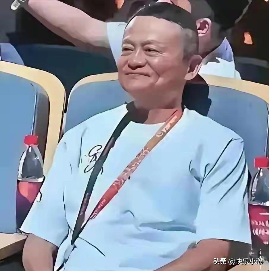现在看马云，身材圆润得很，脸蛋也透着富态，远远瞧着倒真有点像尊慈眉善目的佛，那股