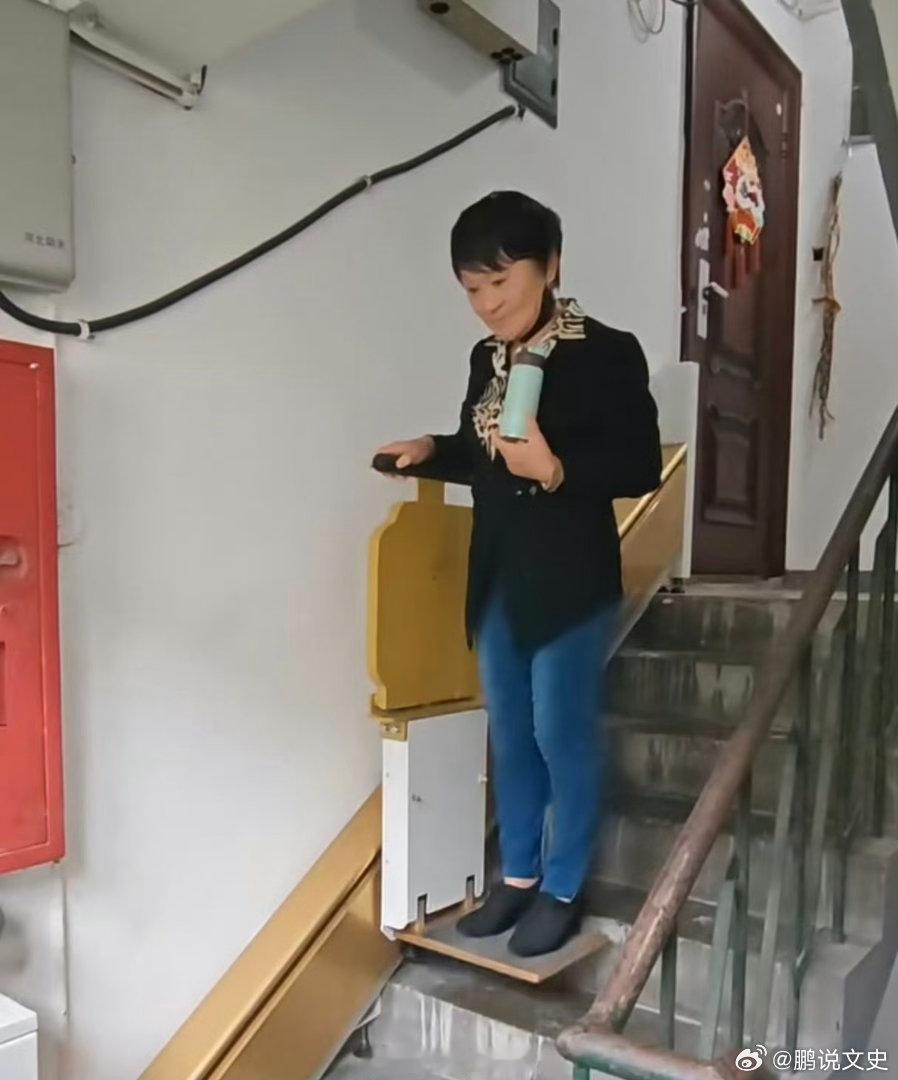 女子花6万装爬楼机给全楼用遭抵制网友都太有钱了，压根瞧不上6万块钱：“怎么不加钱