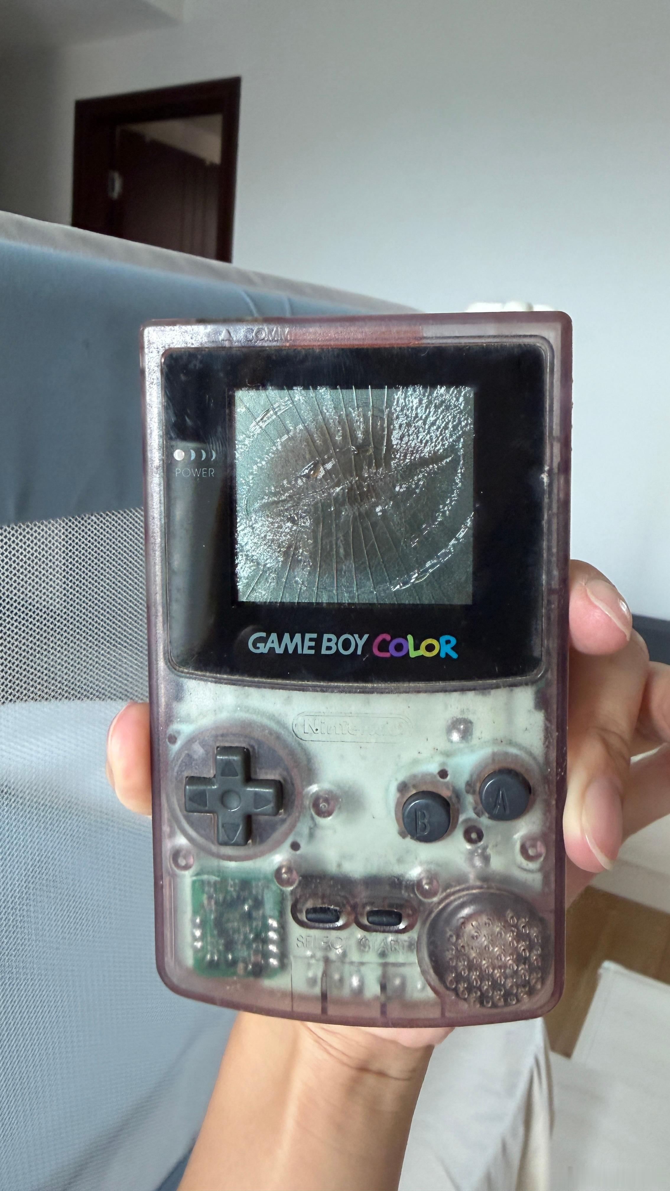 当年老公求婚送我的gameboy竟然自己融化了！自己爆裂了！还想着留给儿子玩
