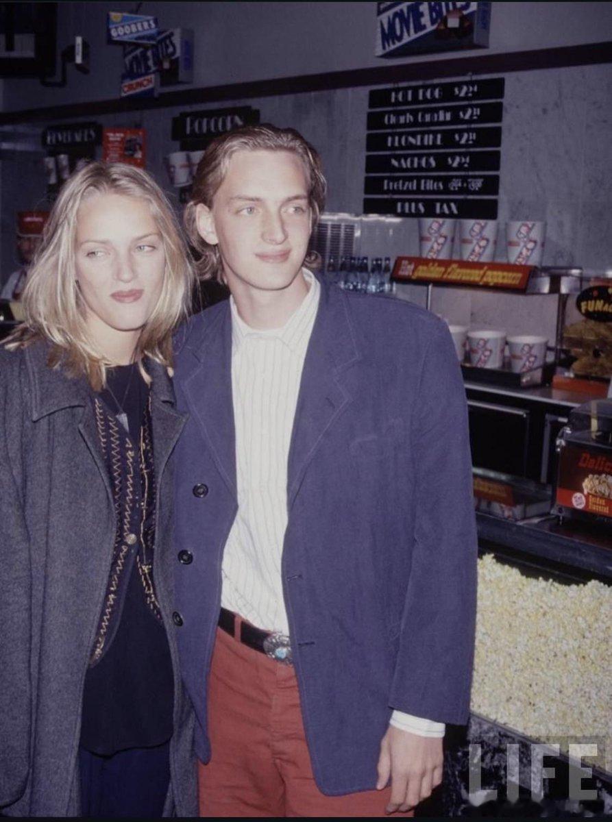 乌玛·瑟曼和她的弟弟1993年出席《疯狗与格拉瑞小姐》在纽约的放映的照片 