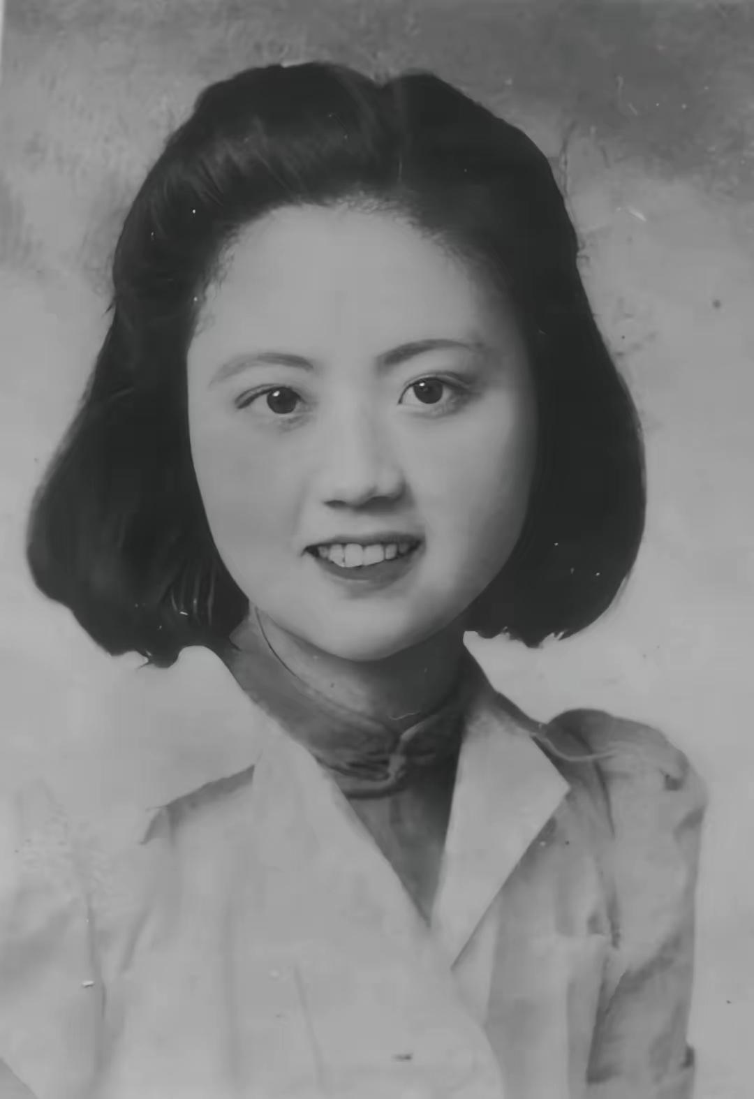 胡和生，女，江苏南京人，数学家，中国科学院学部委员（院士），胡和生长期从事微分几