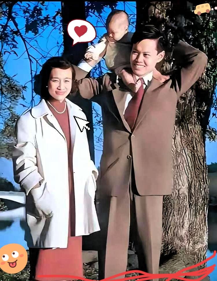 先生溘然长逝，享年103岁。

1951年，这张在美国拍的全家福里，先生抱着一岁