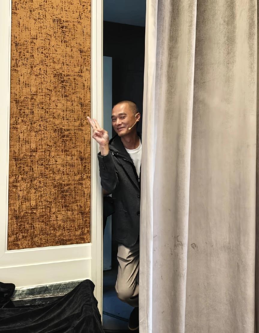 谁能想到，当年敢在镜头前说“当妇科医生，就是为了光明正大地看女人”的冯唐，居然在