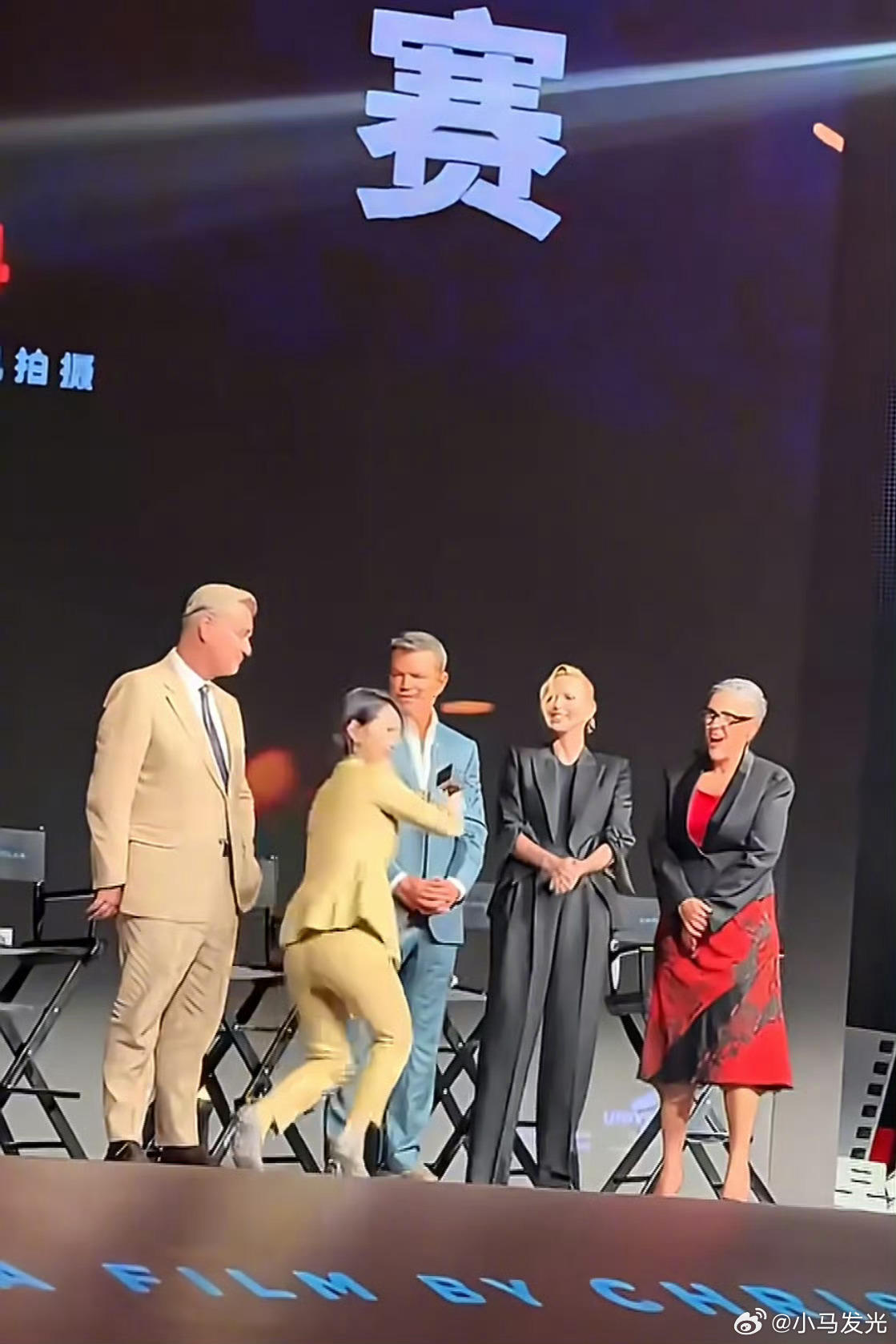 关于《奥德赛》首映活动女主持人仪态问题争议较大，在我看来最该骂的不是女主持人，而