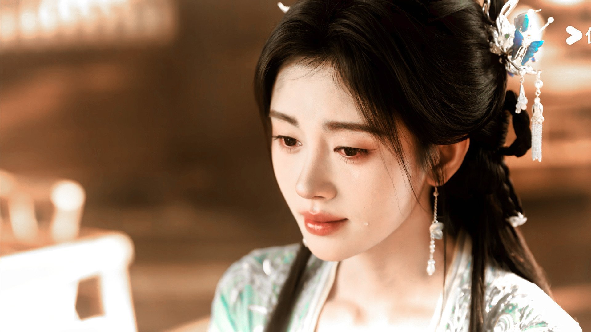 鞠婧祎苏绿夏 jjy鞠婧祎万花世界 “荒芜的平原开满玫瑰，你来时花已绽放无关四季