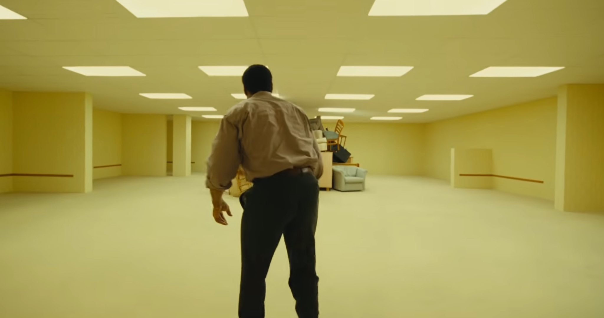 电影后室幕后细节👀据 ScreenRant 报道，导演凯恩·帕森斯透露，剧组为